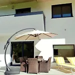 Flamind Mit Garten Und Grill