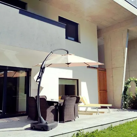 Flamind Mit Garten Und Grill *