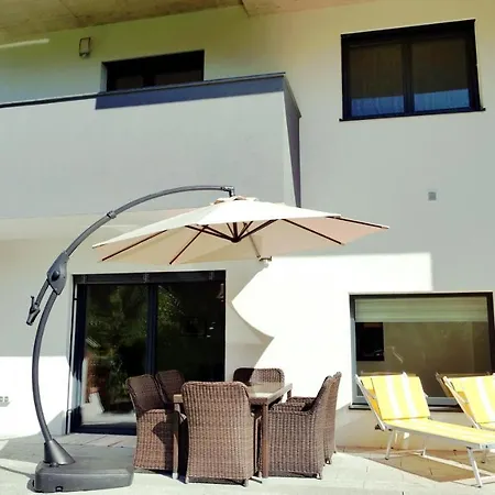 Flamind Mit Garten Und Grill